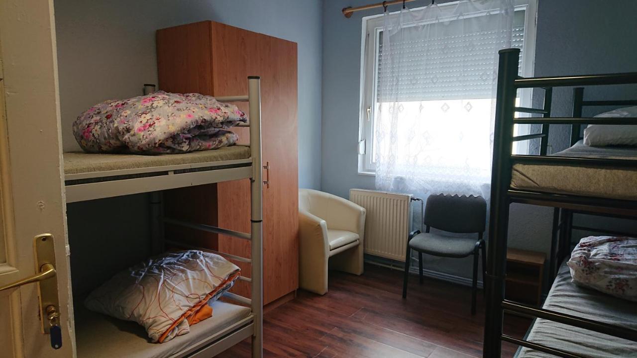 Auberge de jeunesse Pillango Munkasszallo à Budapest Extérieur photo