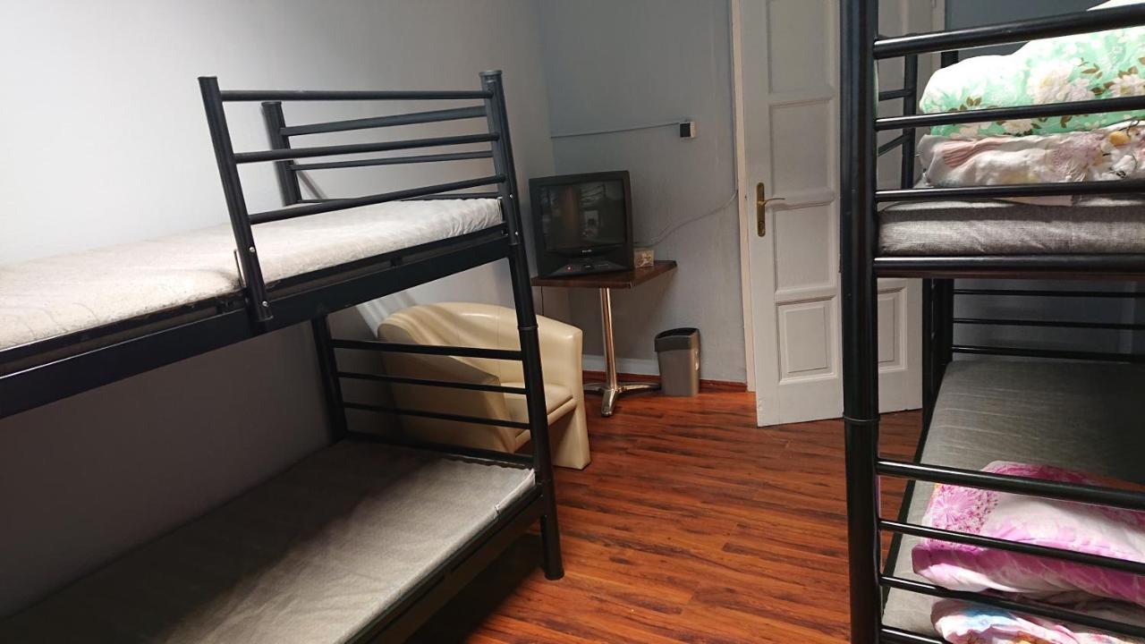 Auberge de jeunesse Pillango Munkasszallo à Budapest Extérieur photo